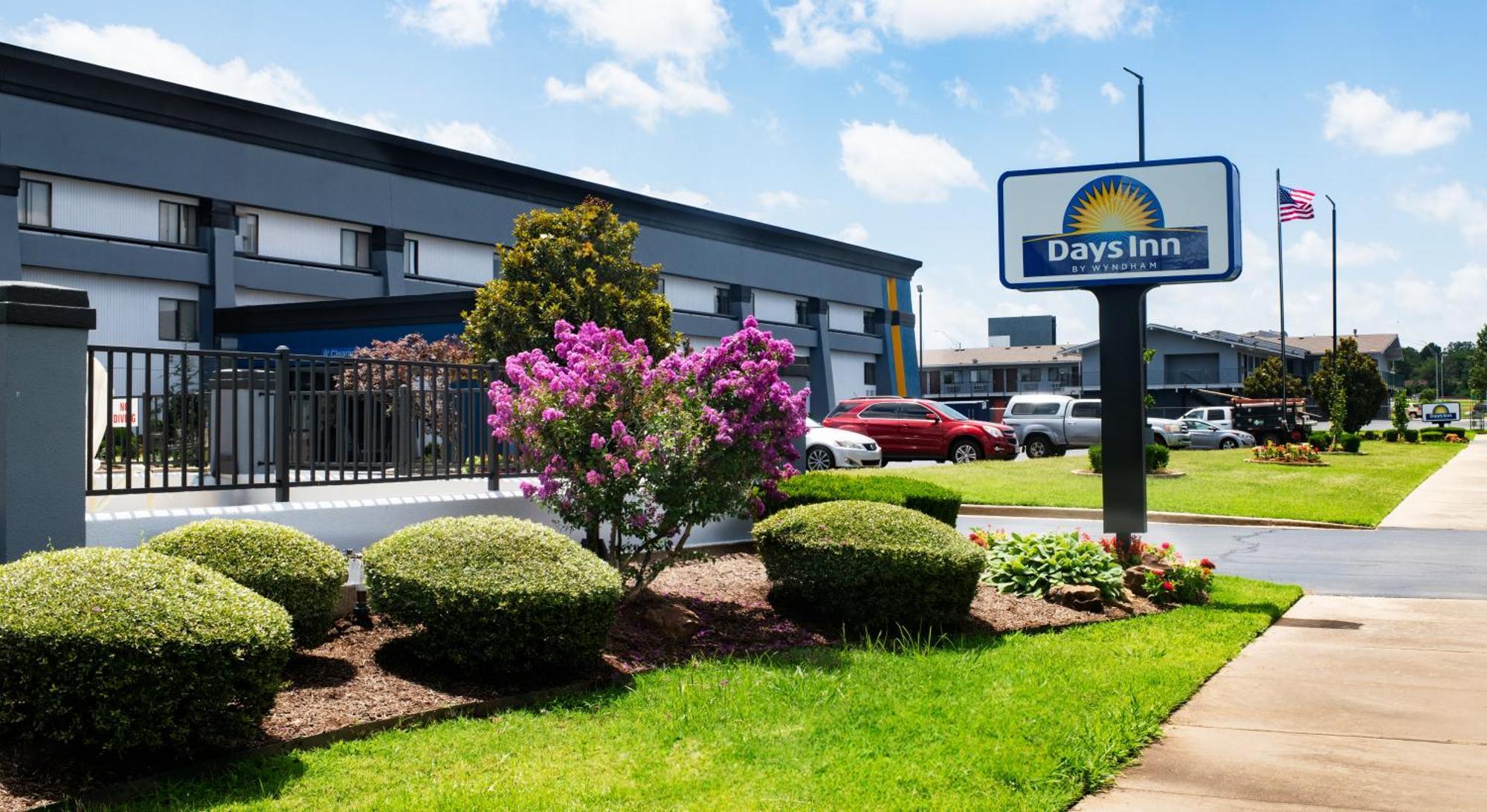 Days Inn By Wyndham Форт-Смит Экстерьер фото